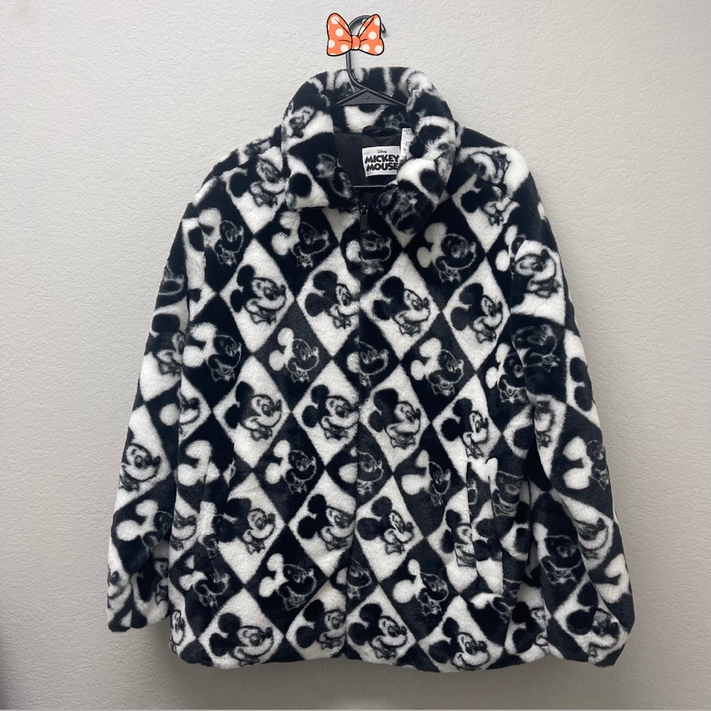 DISNEY STORE Mickey Mouse Furry Fleece Jacket RARE NWOT❄️ Size Medium